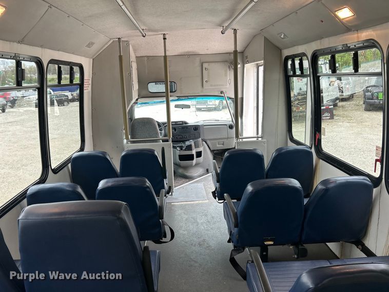 image for item FC5403 2009 Ford E450 Super Duty shuttle bus