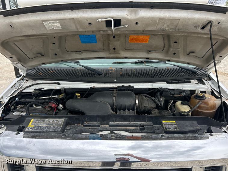 image for item FC5403 2009 Ford E450 Super Duty shuttle bus