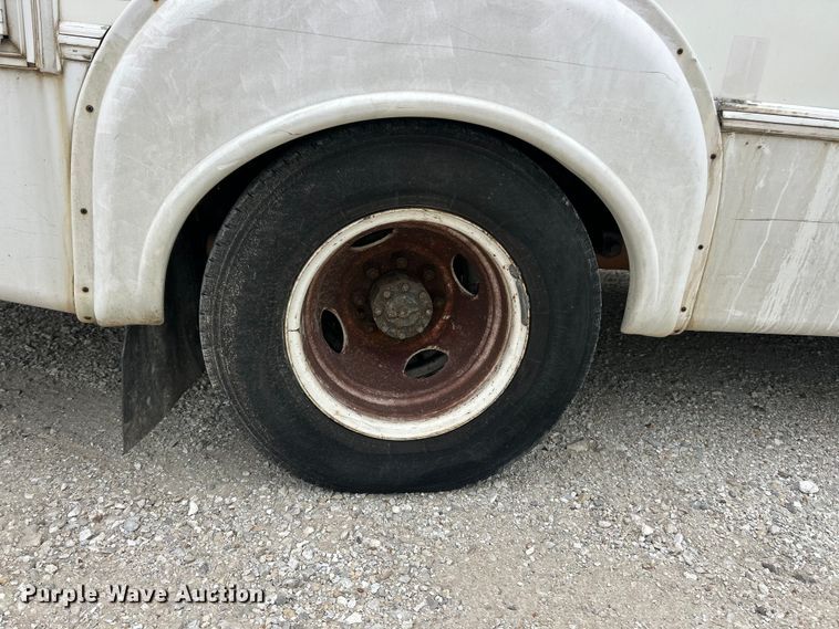 image for item FC5403 2009 Ford E450 Super Duty shuttle bus