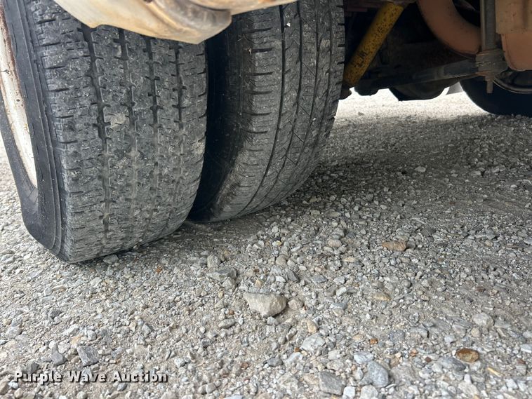 image for item FC5403 2009 Ford E450 Super Duty shuttle bus