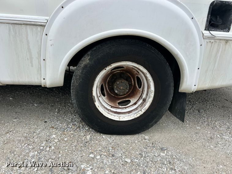 image for item FC5403 2009 Ford E450 Super Duty shuttle bus