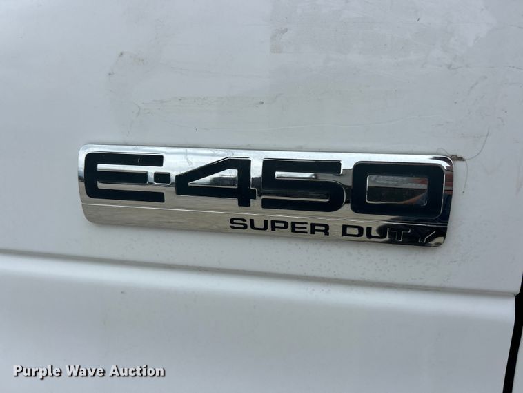 image for item FC5403 2009 Ford E450 Super Duty shuttle bus