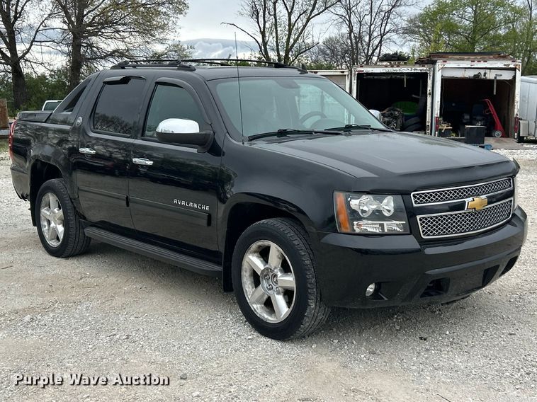 image for item FC5405 2013 Chevrolet Avalanche Crew Cab pickup truck