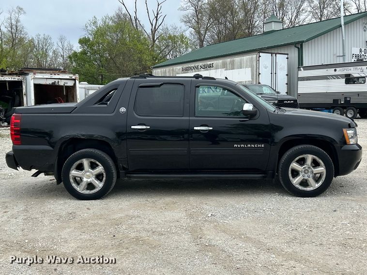 image for item FC5405 2013 Chevrolet Avalanche Crew Cab pickup truck