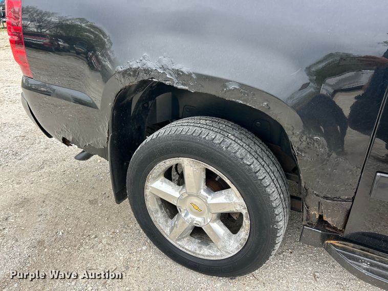 image for item FC5405 2013 Chevrolet Avalanche Crew Cab pickup truck