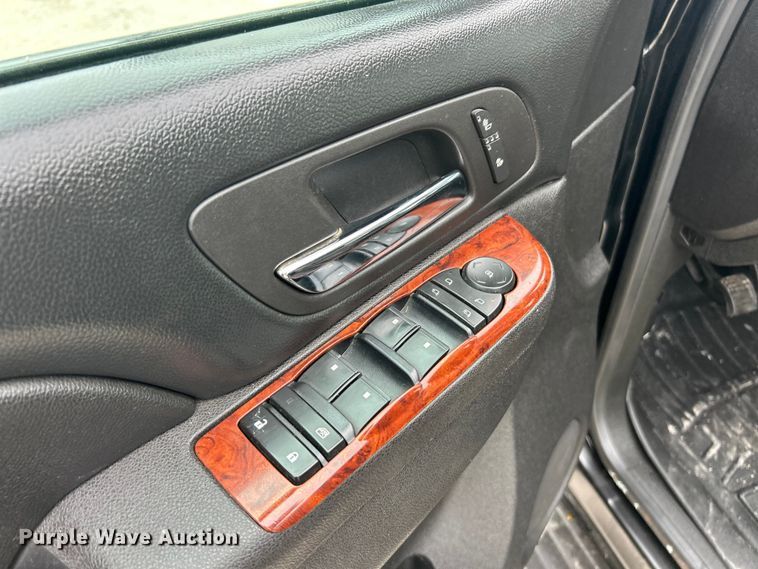 image for item FC5405 2013 Chevrolet Avalanche Crew Cab pickup truck