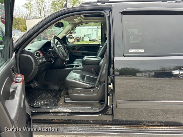 image for item FC5405 2013 Chevrolet Avalanche Crew Cab pickup truck