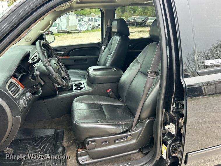 image for item FC5405 2013 Chevrolet Avalanche Crew Cab pickup truck