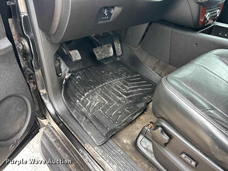 image for item FC5405 2013 Chevrolet Avalanche Crew Cab pickup truck