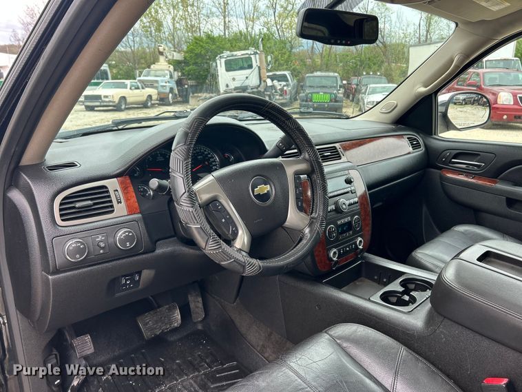 image for item FC5405 2013 Chevrolet Avalanche Crew Cab pickup truck