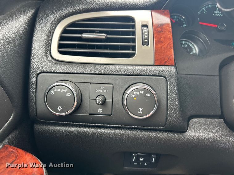 image for item FC5405 2013 Chevrolet Avalanche Crew Cab pickup truck