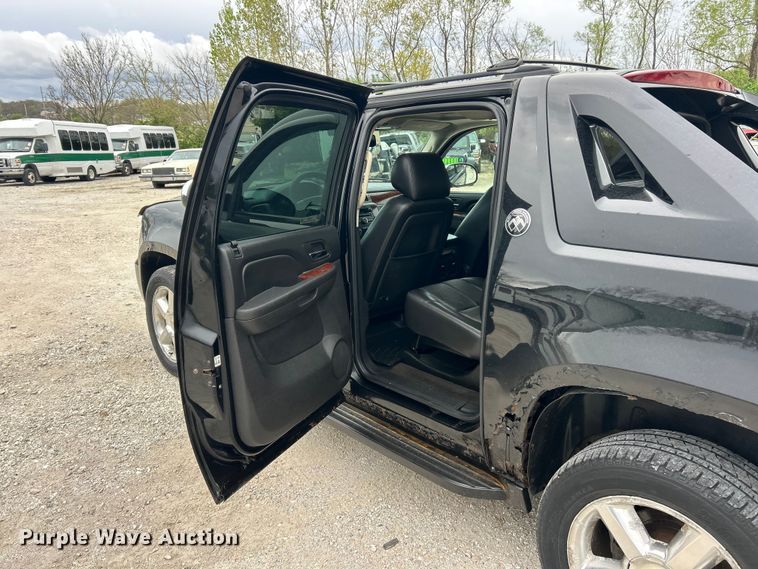 image for item FC5405 2013 Chevrolet Avalanche Crew Cab pickup truck