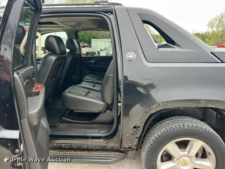 image for item FC5405 2013 Chevrolet Avalanche Crew Cab pickup truck