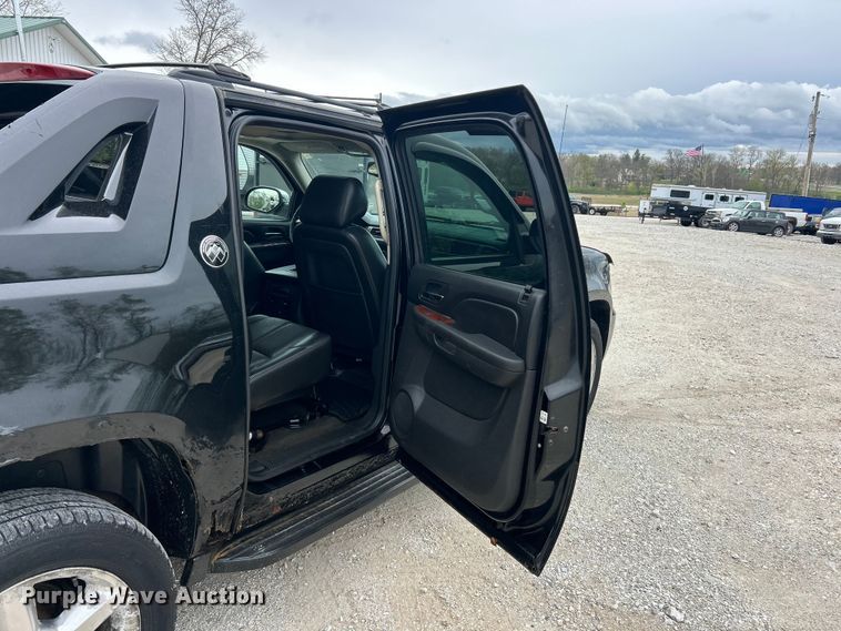 image for item FC5405 2013 Chevrolet Avalanche Crew Cab pickup truck