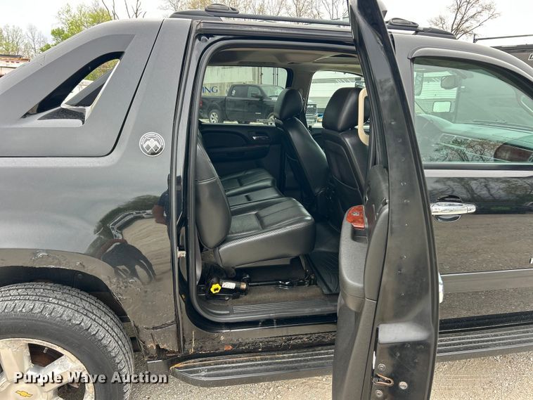 image for item FC5405 2013 Chevrolet Avalanche Crew Cab pickup truck