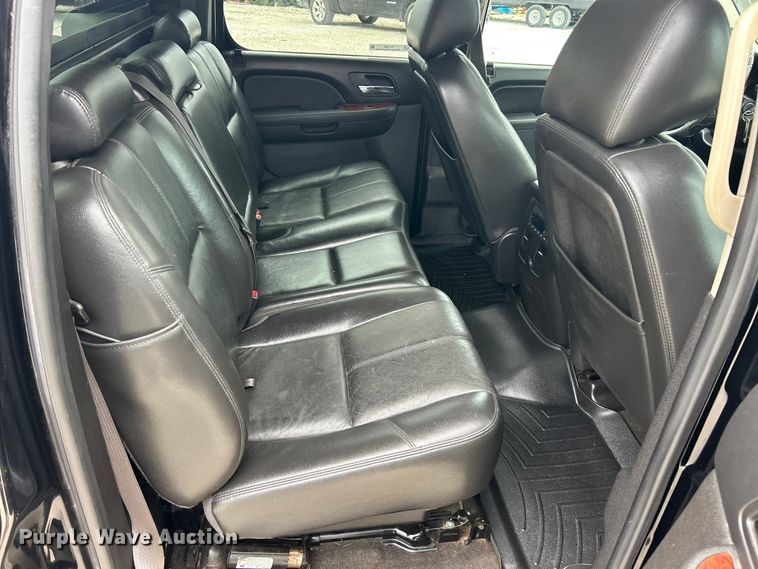 image for item FC5405 2013 Chevrolet Avalanche Crew Cab pickup truck