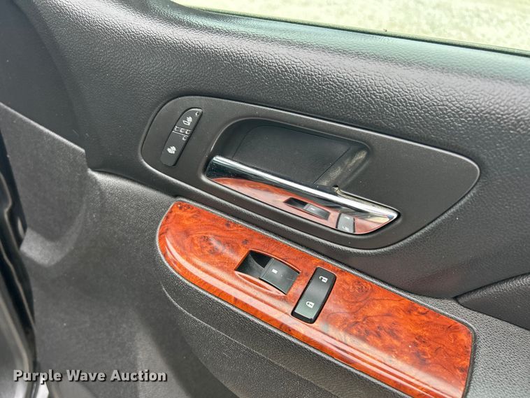 image for item FC5405 2013 Chevrolet Avalanche Crew Cab pickup truck