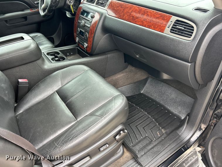 image for item FC5405 2013 Chevrolet Avalanche Crew Cab pickup truck