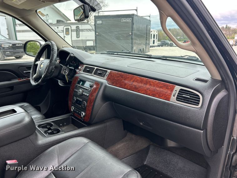 image for item FC5405 2013 Chevrolet Avalanche Crew Cab pickup truck