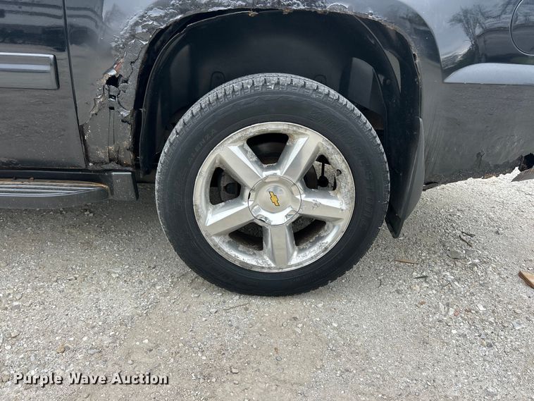 image for item FC5405 2013 Chevrolet Avalanche Crew Cab pickup truck