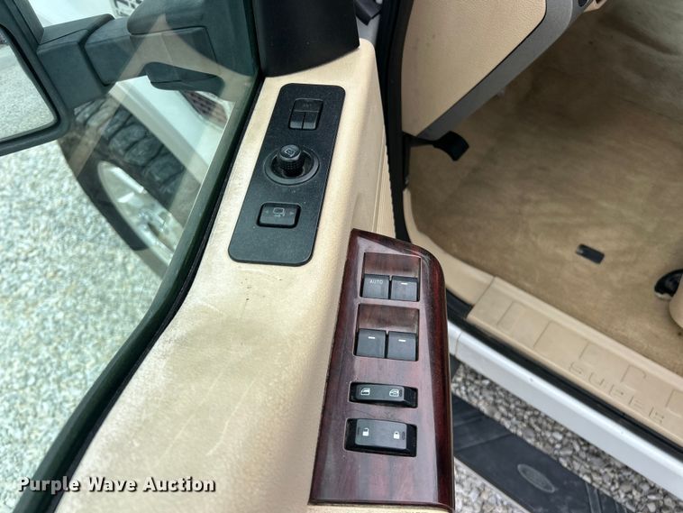 image for item FC5406 2008 Ford F250 Super Duty Crew Cab pickup truck