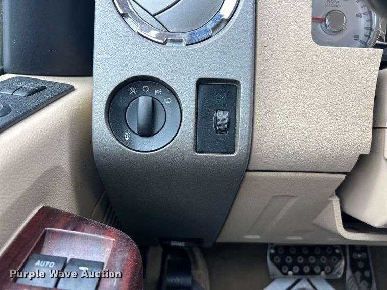 image for item FC5406 2008 Ford F250 Super Duty Crew Cab pickup truck