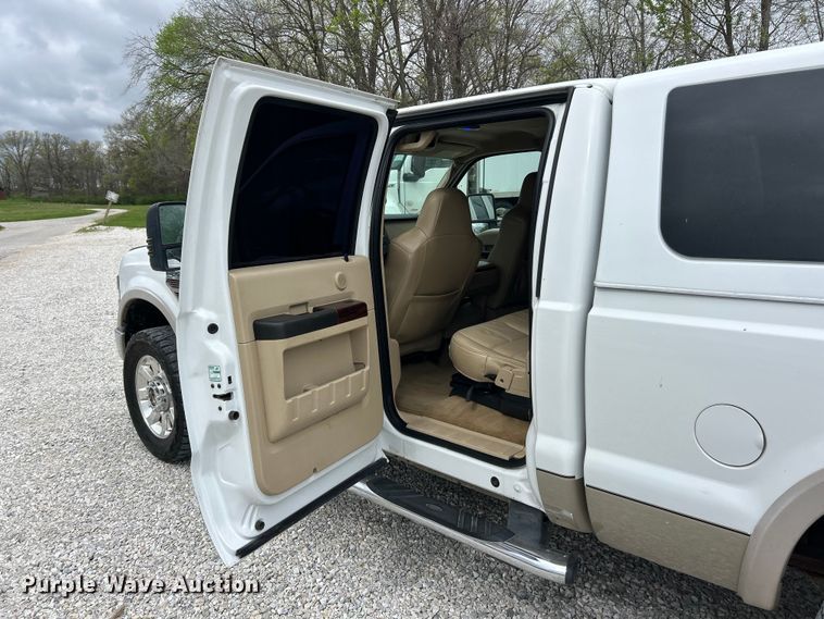 image for item FC5406 2008 Ford F250 Super Duty Crew Cab pickup truck