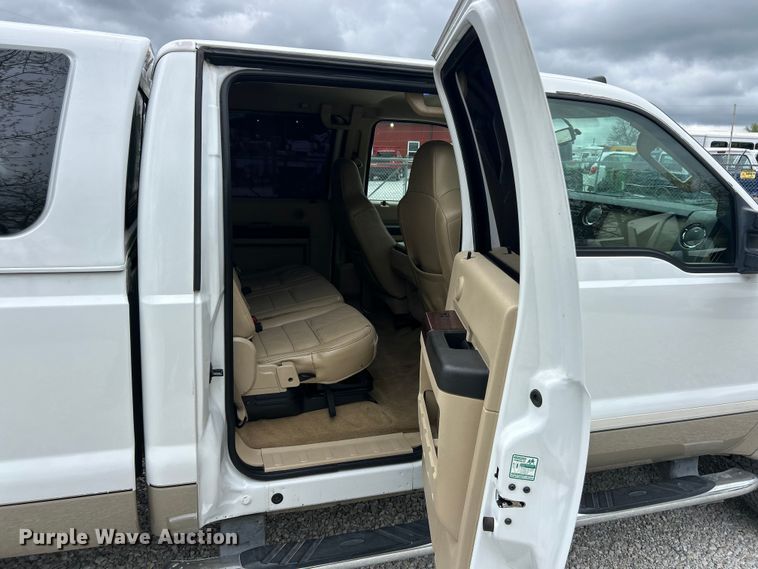 image for item FC5406 2008 Ford F250 Super Duty Crew Cab pickup truck