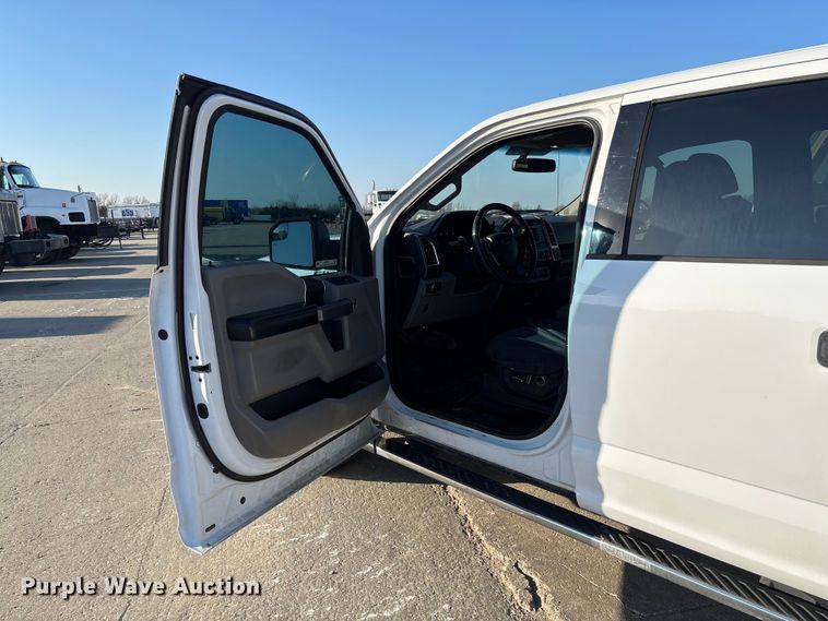 image for item FC5563 2015 Ford F150 Crew Cab pickup truck