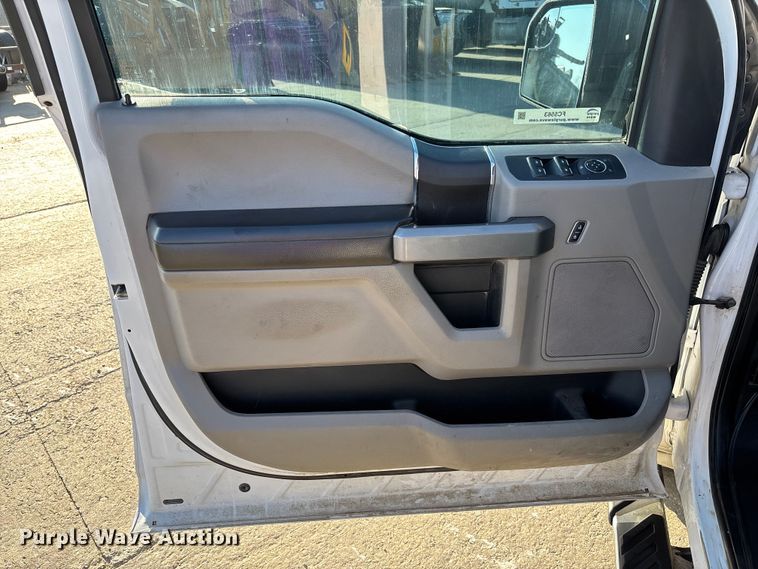 image for item FC5563 2015 Ford F150 Crew Cab pickup truck