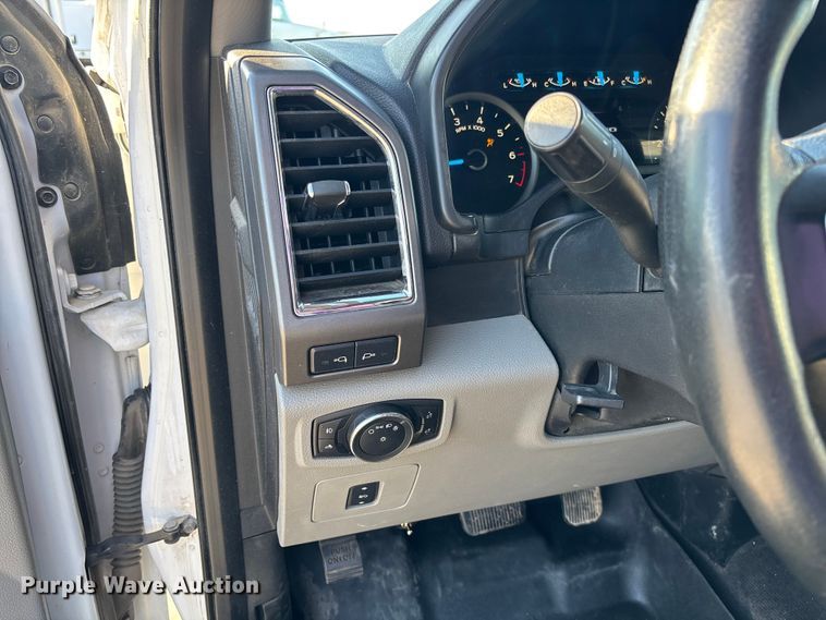 image for item FC5563 2015 Ford F150 Crew Cab pickup truck