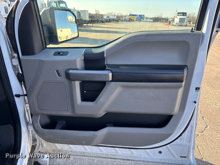 image for item FC5563 2015 Ford F150 Crew Cab pickup truck