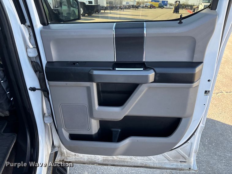 image for item FC5563 2015 Ford F150 Crew Cab pickup truck