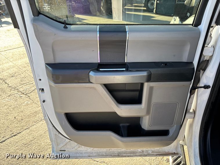 image for item FC5563 2015 Ford F150 Crew Cab pickup truck