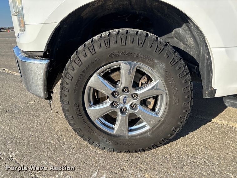 image for item FC5563 2015 Ford F150 Crew Cab pickup truck