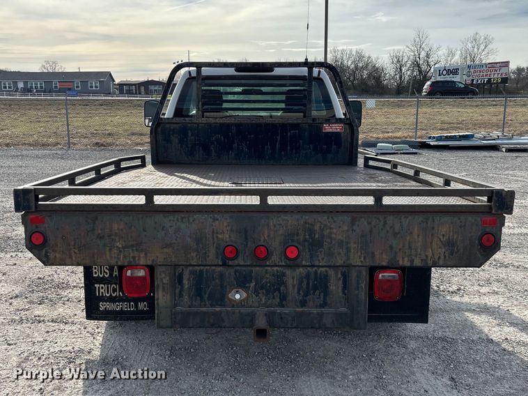 image for item FG0200 2009 Chevrolet Silverado 3500HD flatbed pickup truck