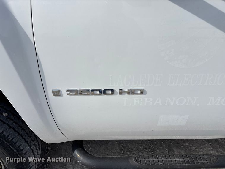 image for item FG0200 2009 Chevrolet Silverado 3500HD flatbed pickup truck