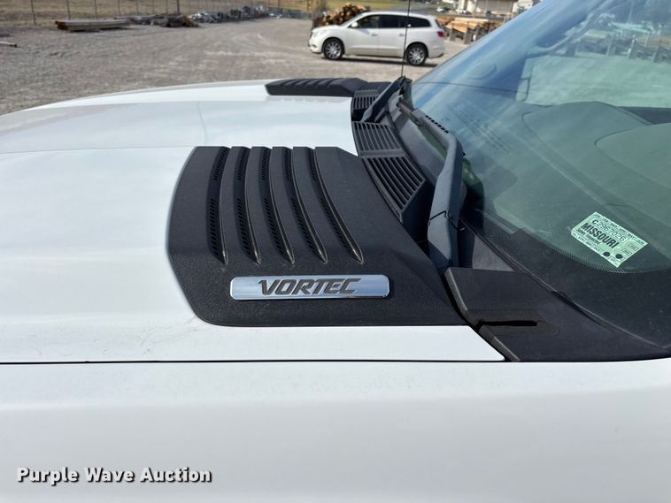 image for item FG0200 2009 Chevrolet Silverado 3500HD flatbed pickup truck