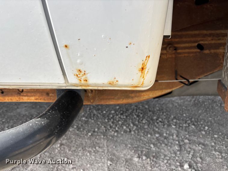 image for item FG0200 2009 Chevrolet Silverado 3500HD flatbed pickup truck