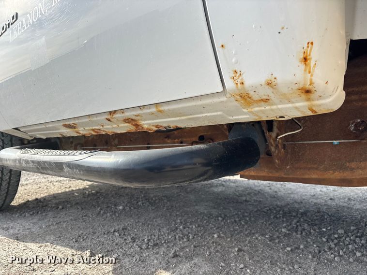 image for item FG0200 2009 Chevrolet Silverado 3500HD flatbed pickup truck