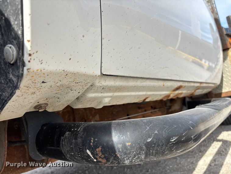 image for item FG0200 2009 Chevrolet Silverado 3500HD flatbed pickup truck