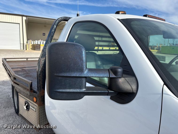 image for item FG0200 2009 Chevrolet Silverado 3500HD flatbed pickup truck