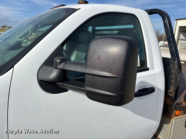 image for item FG0200 2009 Chevrolet Silverado 3500HD flatbed pickup truck