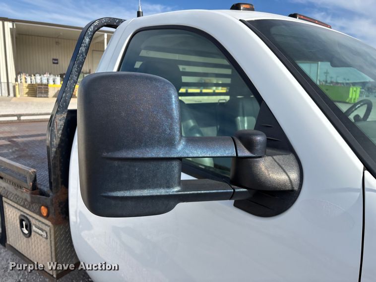 image for item FG0200 2009 Chevrolet Silverado 3500HD flatbed pickup truck