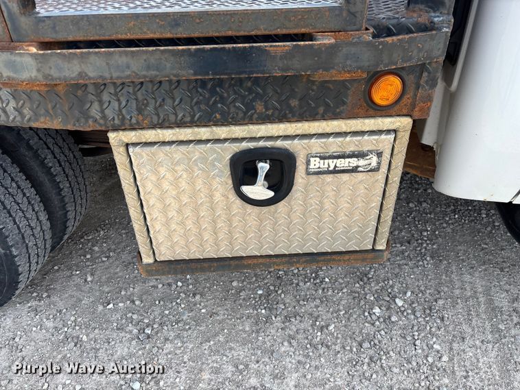 image for item FG0200 2009 Chevrolet Silverado 3500HD flatbed pickup truck