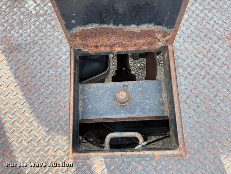 image for item FG0200 2009 Chevrolet Silverado 3500HD flatbed pickup truck