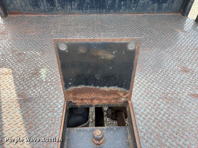 image for item FG0200 2009 Chevrolet Silverado 3500HD flatbed pickup truck