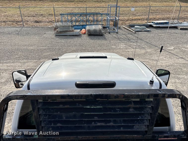 image for item FG0200 2009 Chevrolet Silverado 3500HD flatbed pickup truck