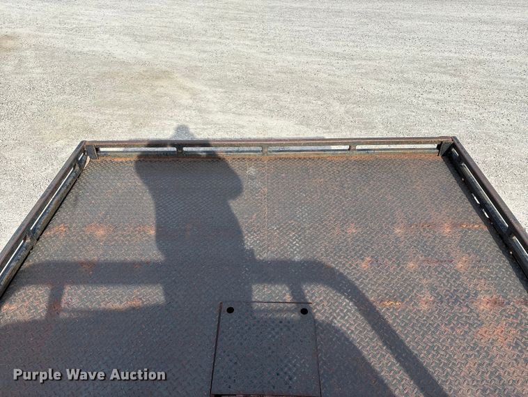 image for item FG0200 2009 Chevrolet Silverado 3500HD flatbed pickup truck