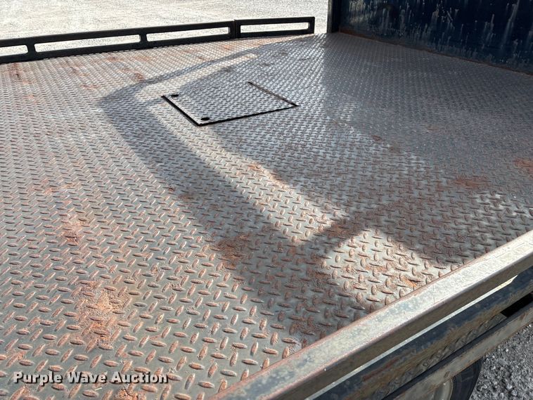 image for item FG0200 2009 Chevrolet Silverado 3500HD flatbed pickup truck